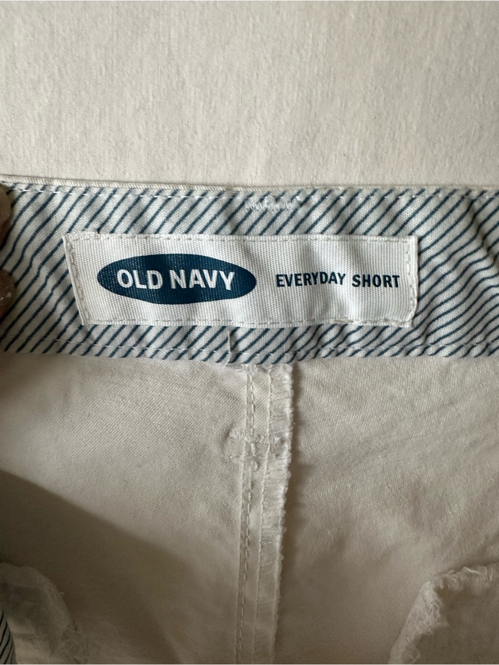 Old Navy White and Navy Palm-Print Women's Shorts Duo - Picture 7 of 10